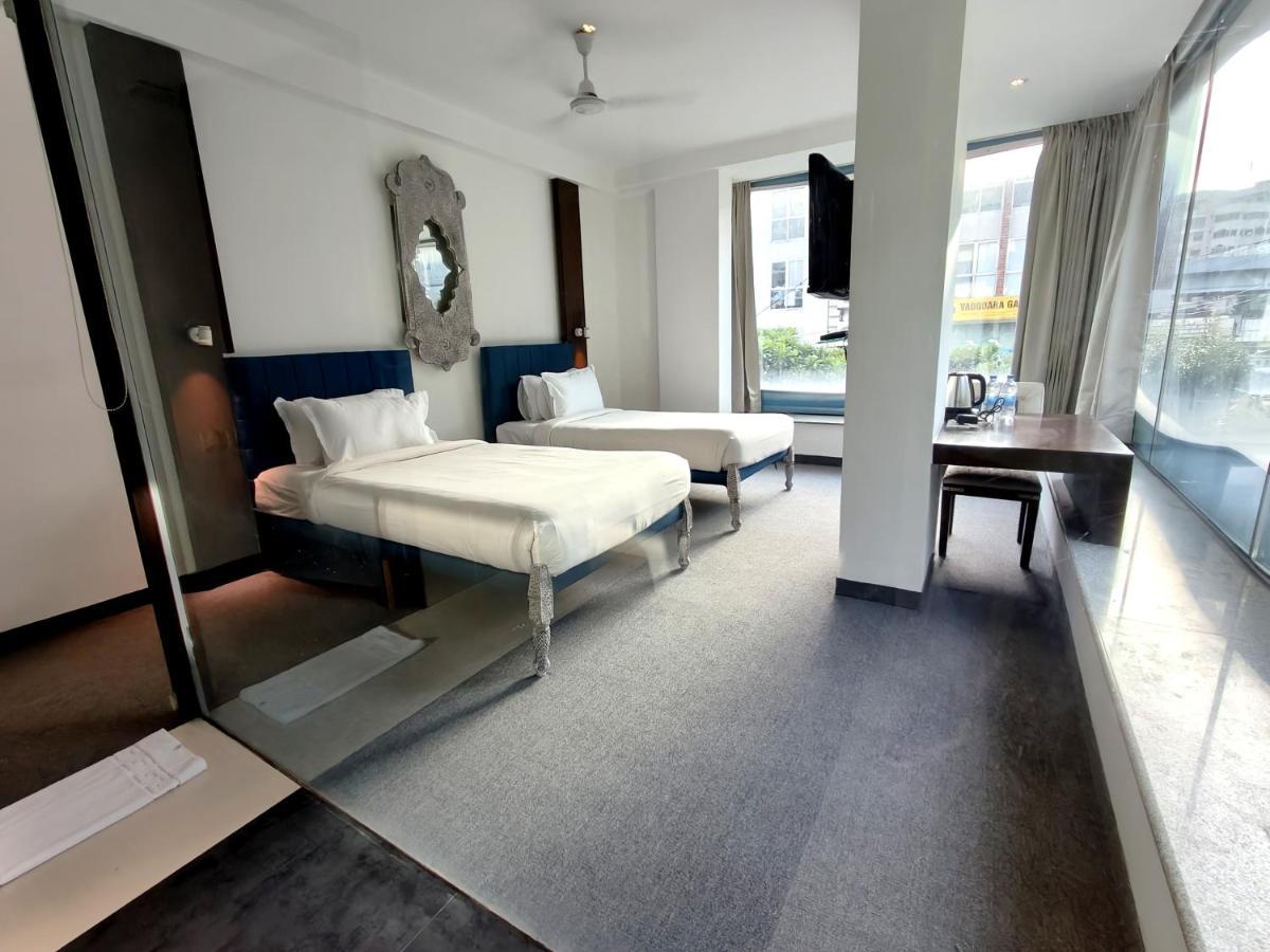 The Sky Imperial Hotel Yahvi 바도다라 외부 사진