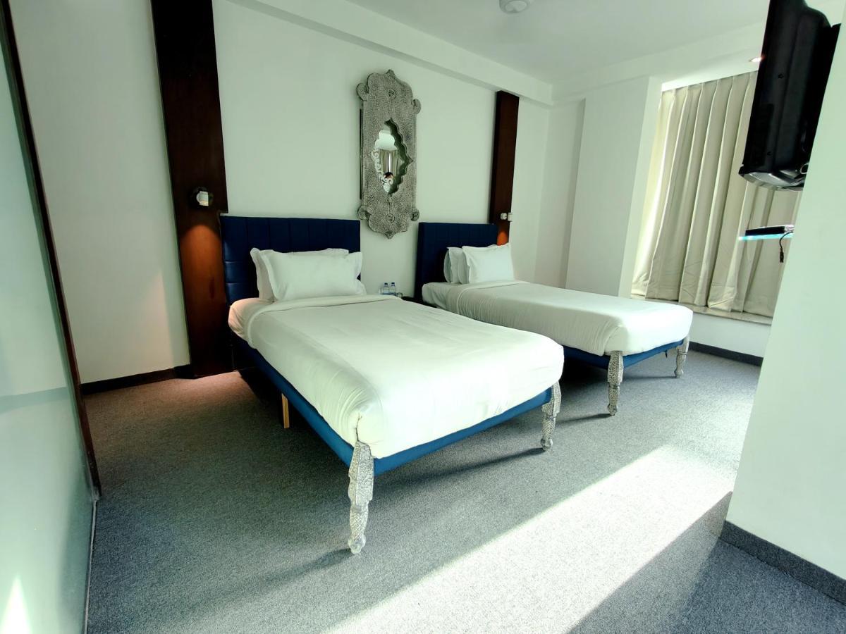 The Sky Imperial Hotel Yahvi 바도다라 외부 사진